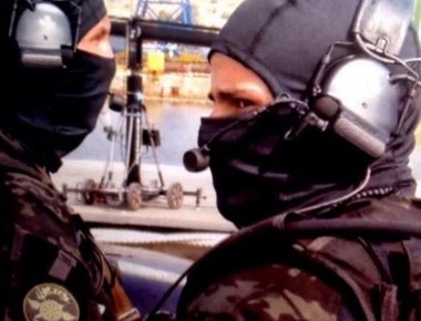 ΜΥΑ: Όταν τα «βατράχια» του Λιμενικού εκτελούν ρεσάλτο (βίντεο)